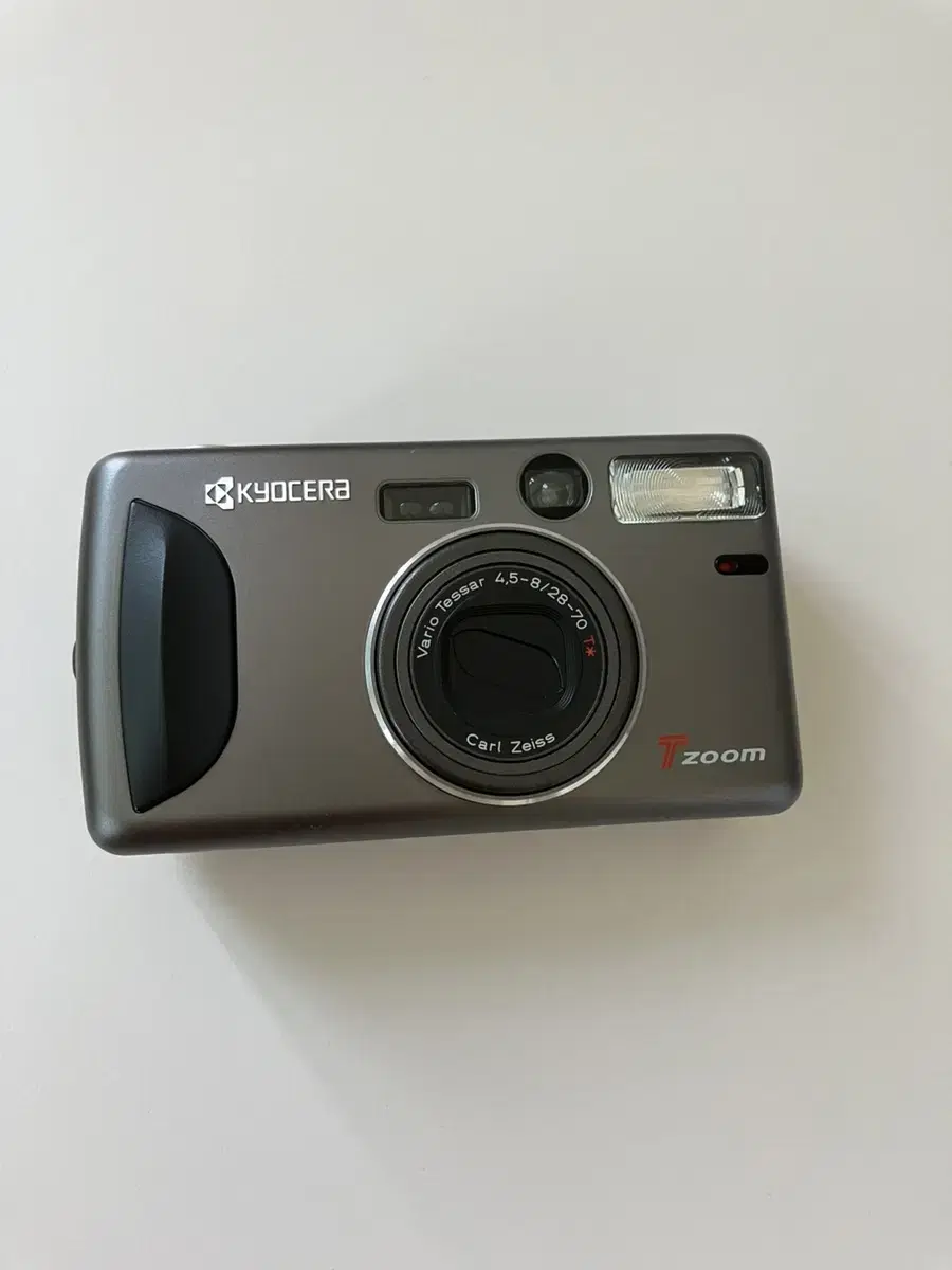 【ジャンク品】　デジカメ　3点 ☆訳あり特価☆ 京セラ KYOCERA YASHICA T4 ZOOM コンパクト